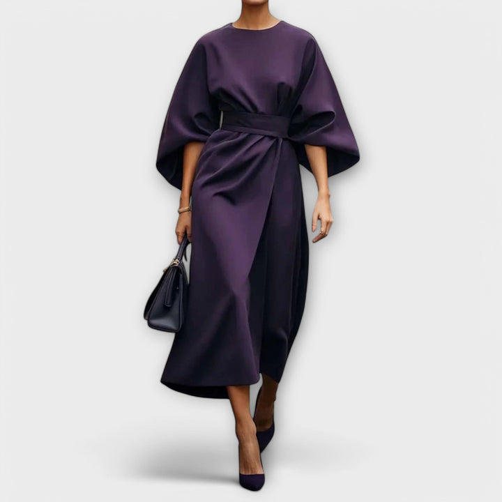 Elegant dress with sleeves