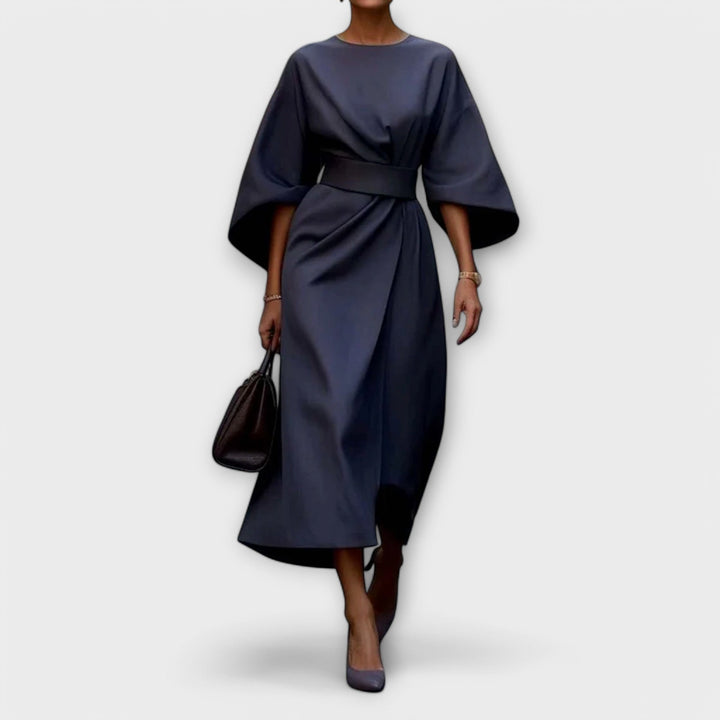 Elegant dress with sleeves