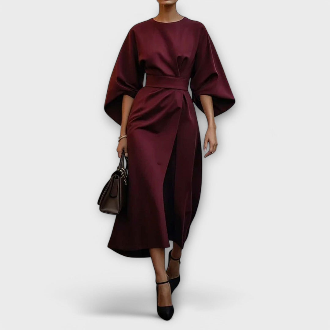 Elegant dress with sleeves