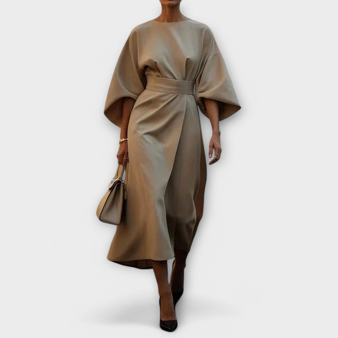 Elegant dress with sleeves