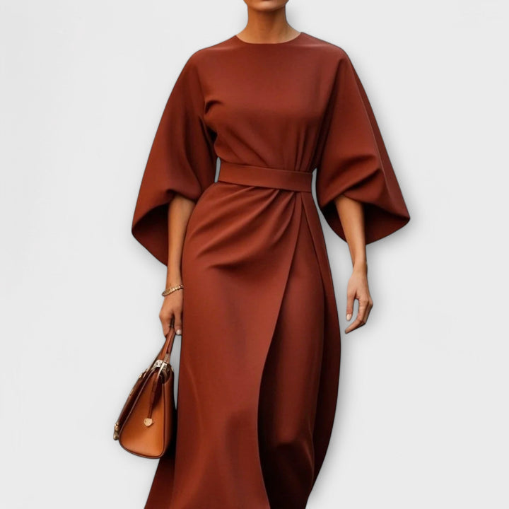Elegant dress with sleeves